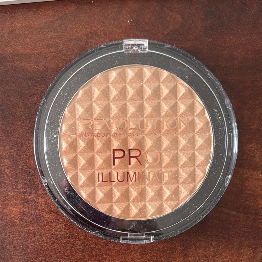 Revolution Pro Illuminate Highlighter - Gold